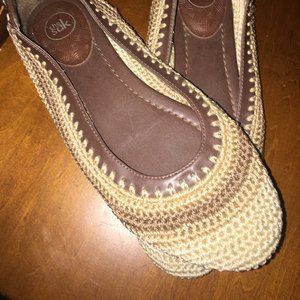WEAVED UPPER RUBBER SOLES USED SIZE 6 1/2 THE SAK